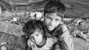 कूड़े-कचरे में बचपन बिखरा है