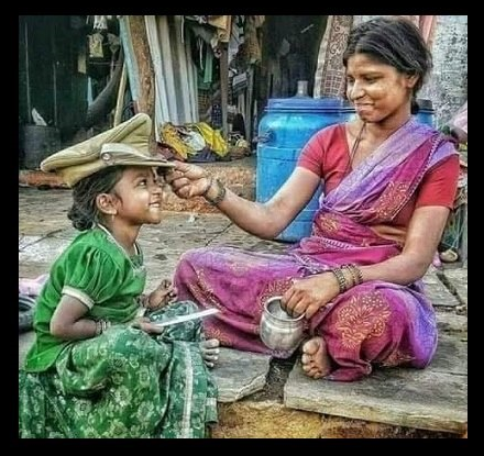 किसकी टोपी किसका सिर