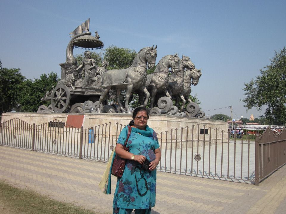 जीवन है मेरा राहें हैं मेरी सपने हैं अपने हैं